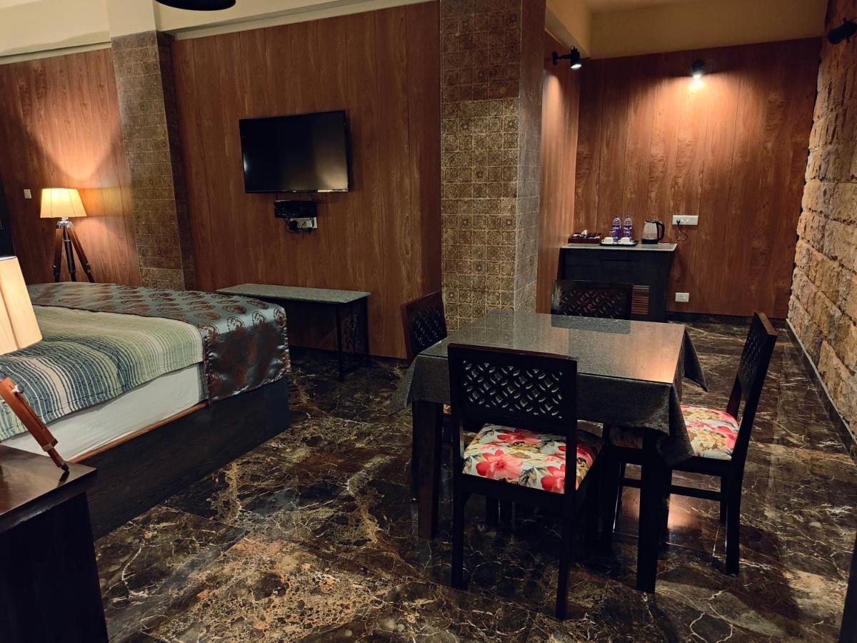 Hotel Acropolis シロン エクステリア 写真